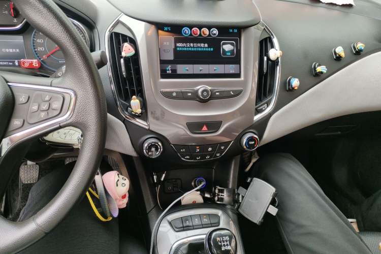 Used Chevrolet Cruze 2017 1.5L Manual Xuanfeng Edition Audio And AC Panel