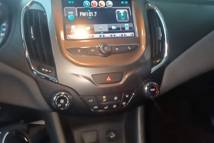 Used Chevrolet Cruze 2017 1.5L Automatic Pioneer Sunroof Edition Audio And AC Panel