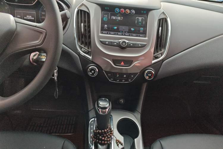 Used Chevrolet Cruze 2017 1.5L Automatic Pioneer Sunroof Edition Audio And AC Panel