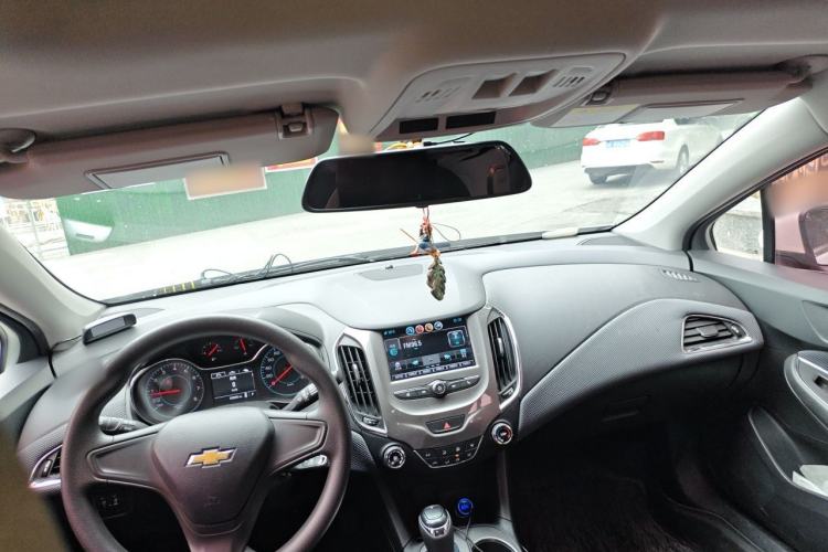 Used Chevrolet Cruze 2017 1.5L Automatic Pioneer Sunroof Edition Center Console