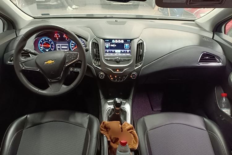 Used Chevrolet Cruze 2017 1.5L Manual Xuanfeng Edition Center Console