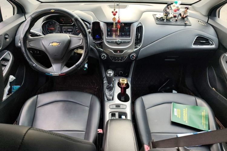 Used Chevrolet Cruze 2017 1.5L Automatic Pioneer Sunroof Edition Center Console
