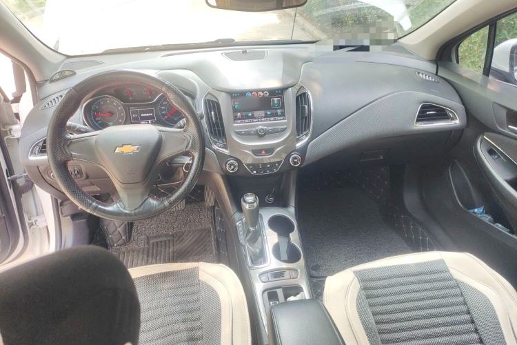 Used Chevrolet Cruze 2017 1.5L Automatic Pioneer Sunroof Edition Center Console