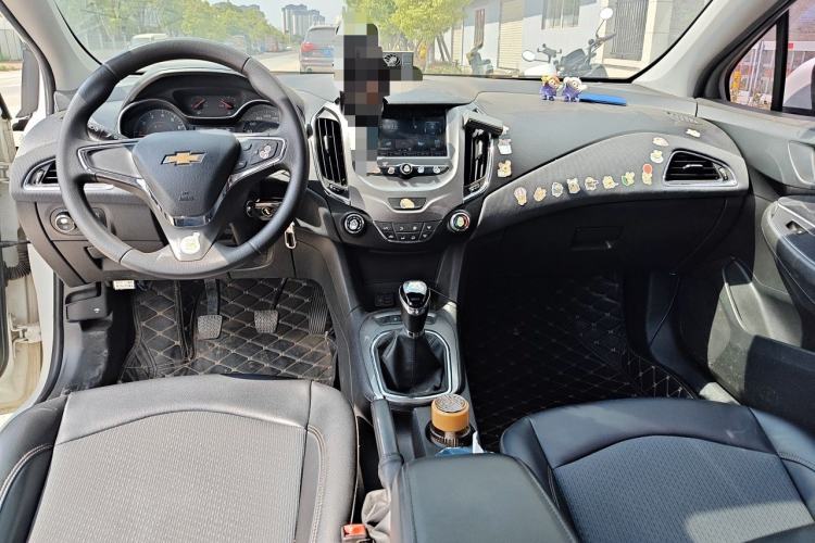 Used Chevrolet Cruze 2017 1.5L Manual Xuanfeng Edition Center Console