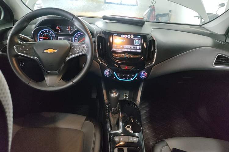 Used Chevrolet Cruze 2017 1.4T Dual-Clutch Lingfeng Edition Center Console