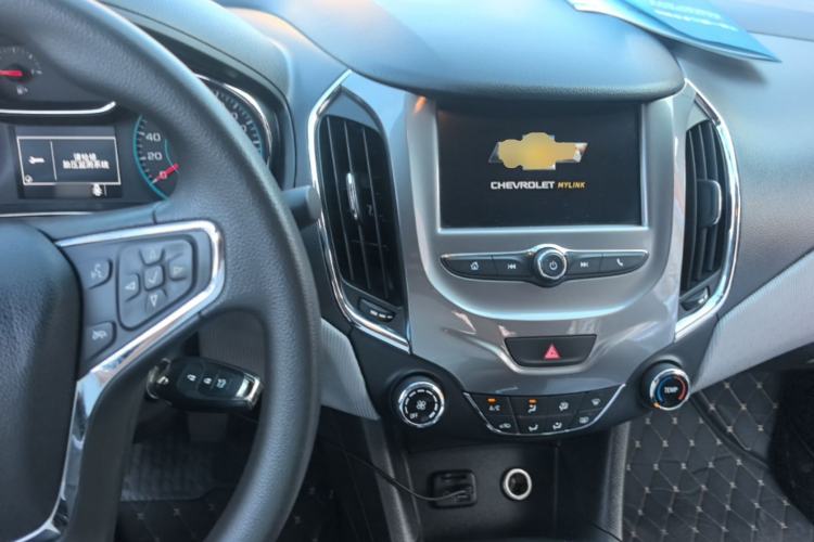 Used Chevrolet Cruze 2017 1.5L Manual Xuanfeng Edition Center Console