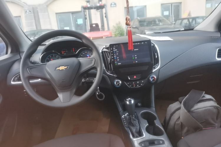 Used Chevrolet Cruze 2017 1.5L Automatic Pioneer Sunroof Edition Center Console