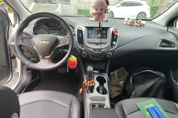 Used Chevrolet Cruze 2017 1.5L Hatchback Automatic Xuanfeng Edition Center Console