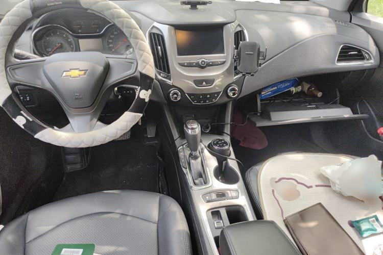 Used Chevrolet Cruze 2017 1.5L Automatic Pioneer Sunroof Edition Center Console