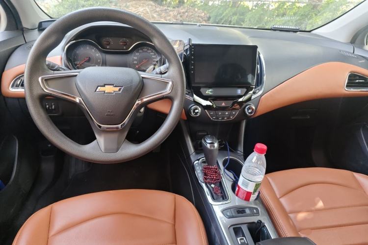 Used Chevrolet Cruze 2017 1.5L Automatic Pioneer Sunroof Edition Center Console