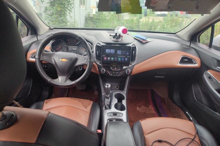 Used Chevrolet Cruze 2017 1.5L Automatic Pioneer Sunroof Edition Center Console