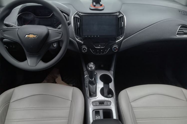 Used Chevrolet Cruze 2017 1.5L Automatic Pioneer Sunroof Edition Center Console