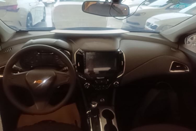 Used Chevrolet Cruze 2017 1.5L Automatic Pioneer Sunroof Edition Center Console