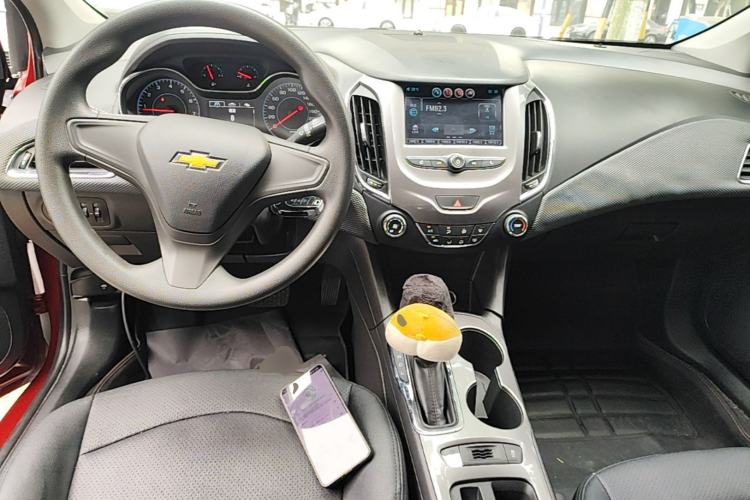 Used Chevrolet Cruze 2017 1.5L Automatic Pioneer Sunroof Edition Center Console