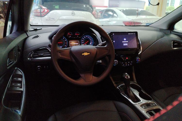 Used Chevrolet Cruze 2017 1.5L Automatic Pioneer Sunroof Edition Center Console