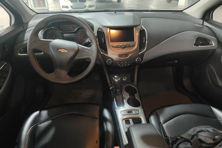 Used Chevrolet Cruze 2017 1.5L Automatic Pioneer Sunroof Edition Center Console