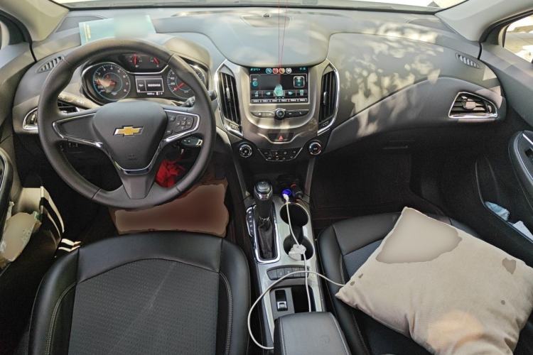 Used Chevrolet Cruze 2017 1.5L Hatchback Automatic Xuanfeng Edition Center Console