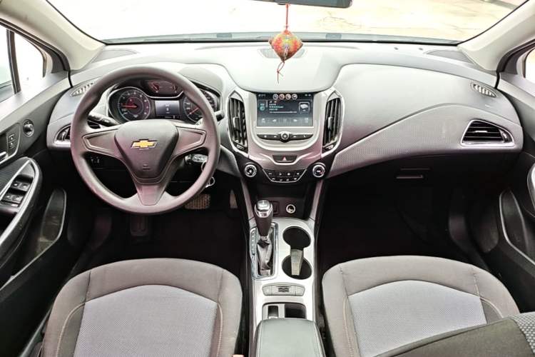 Used Chevrolet Cruze 2017 1.5L Automatic Pioneer Sunroof Edition Center Console