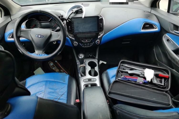 Used Chevrolet Cruze 2017 1.5L Automatic Pioneer Sunroof Edition Center Console