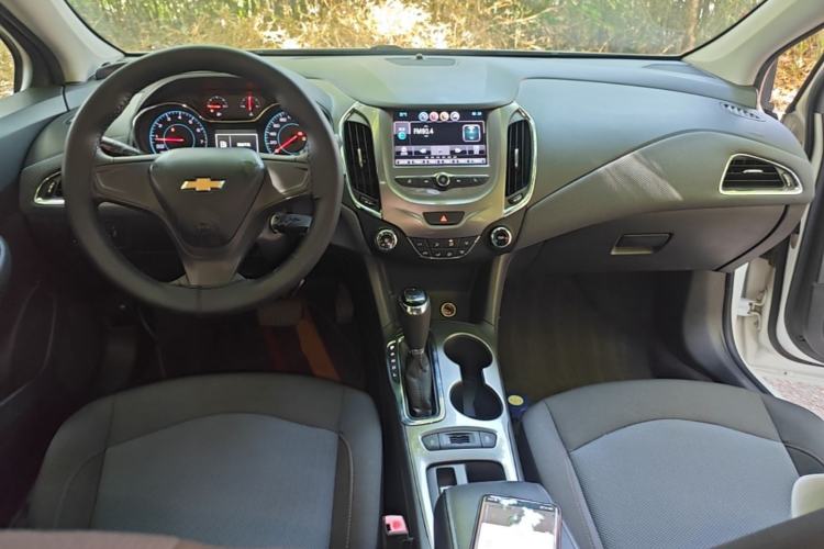 Used Chevrolet Cruze 2017 1.5L Automatic Pioneer Sunroof Edition Center Console