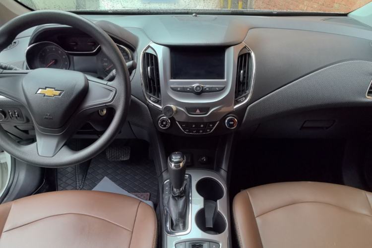 Used Chevrolet Cruze 2017 1.5L Automatic Pioneer Sunroof Edition Center Console