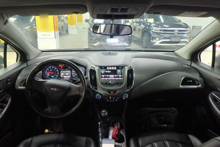 Used Chevrolet Cruze 2017 1.5L Automatic Pioneer Sunroof Edition Center Console