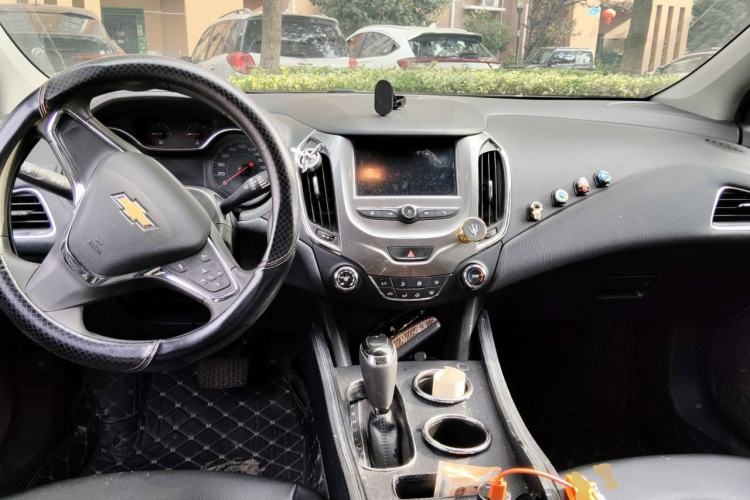 Used Chevrolet Cruze 2017 1.5L Automatic Xuanfeng Edition Center Console
