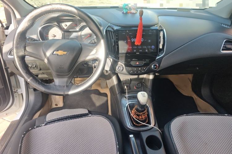 Used Chevrolet Cruze 2017 1.5L Manual Pioneer Edition Center Console