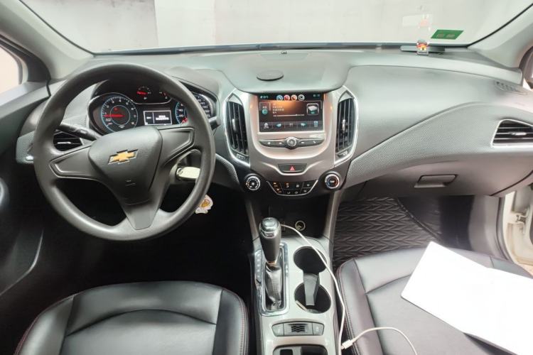 Used Chevrolet Cruze 2017 1.5L Automatic Pioneer Sunroof Edition Center Console