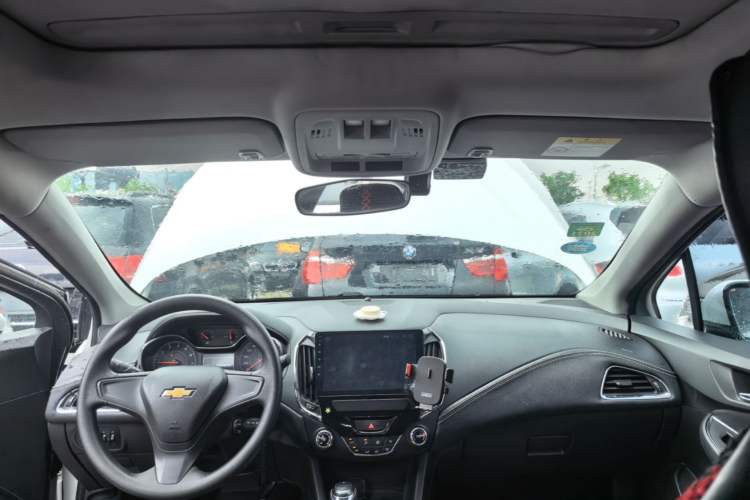 Used Chevrolet Cruze 2017 1.5L Automatic Pioneer Sunroof Edition Center Console