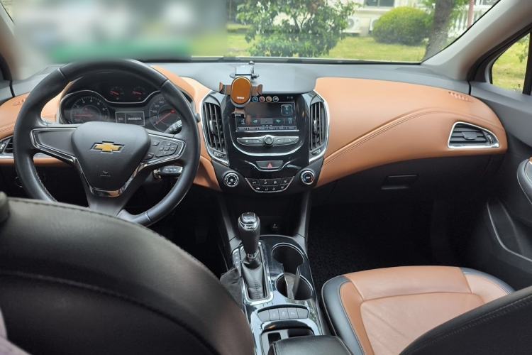 Used Chevrolet Cruze 2017 1.4T Dual-Clutch Xuanfeng Edition Center Console