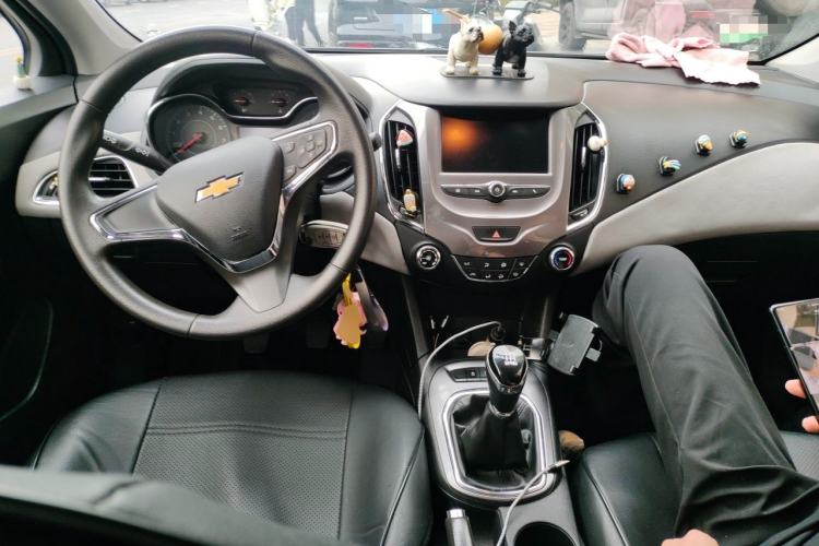 Used Chevrolet Cruze 2017 1.5L Manual Xuanfeng Edition Center Console