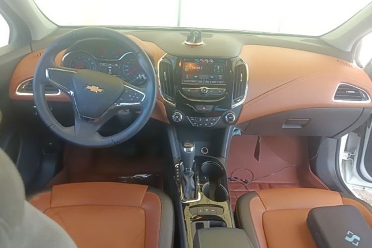 Used Chevrolet Cruze 2017 1.4T Dual-Clutch Xuanfeng Edition Center Console