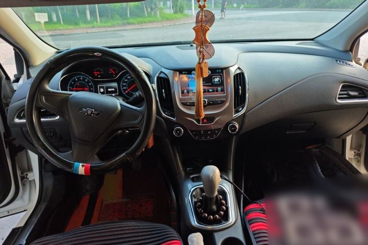 Used Chevrolet Cruze 2017 1.5L Manual Pioneer Edition Center Console