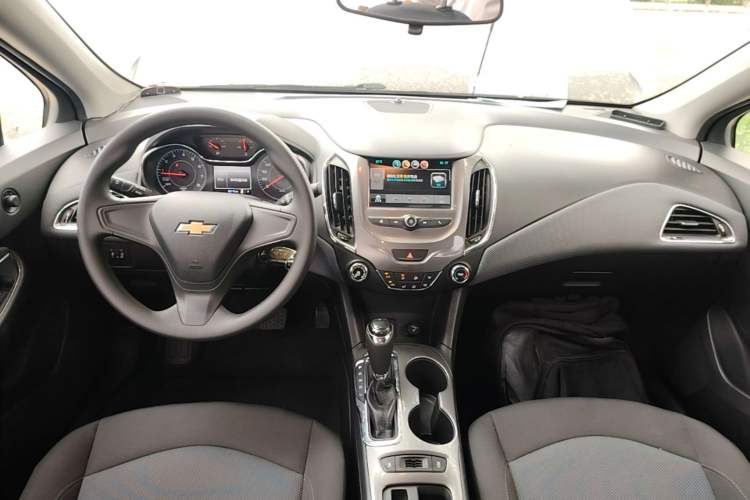 Used Chevrolet Cruze 2017 1.5L Automatic Pioneer Sunroof Edition Center Console
