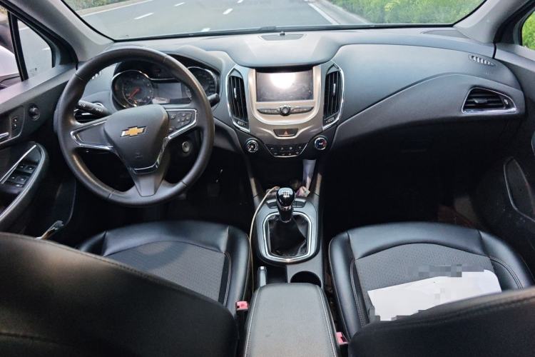 Used Chevrolet Cruze 2017 1.5L Manual Xuanfeng Edition Center Console