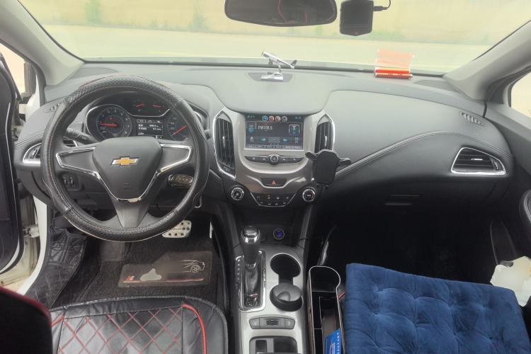 Used Chevrolet Cruze 2017 1.5L Automatic Pioneer Sunroof Edition Center Console