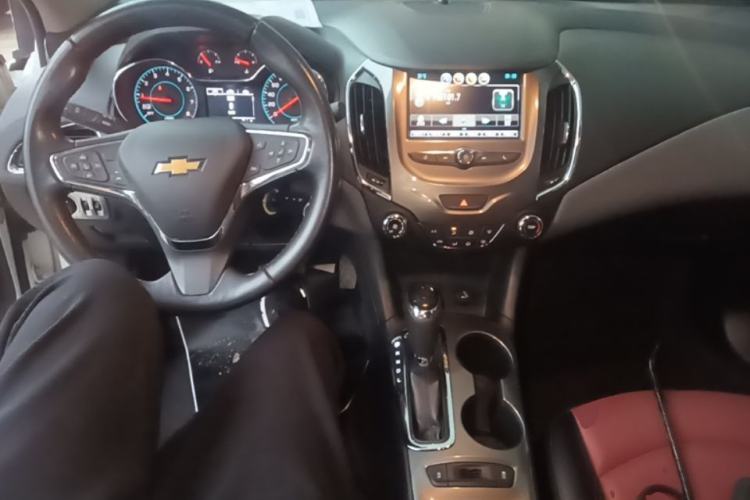 Used Chevrolet Cruze 2017 1.5L Automatic Pioneer Sunroof Edition Center Console