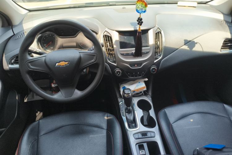 Used Chevrolet Cruze 2017 1.5L Automatic Pioneer Sunroof Edition Center Console