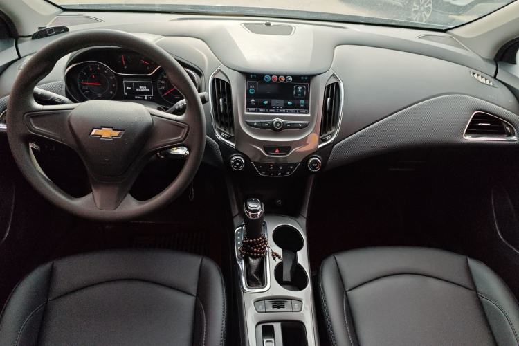 Used Chevrolet Cruze 2017 1.5L Automatic Pioneer Sunroof Edition Center Console