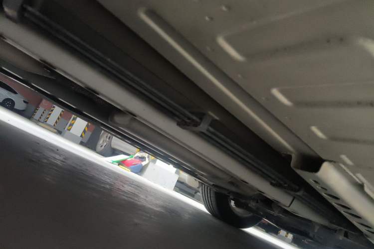 Used Chevrolet Cruze 2017 1.5L Hatchback Automatic Pioneer Sunroof Edition Chassis Front Right