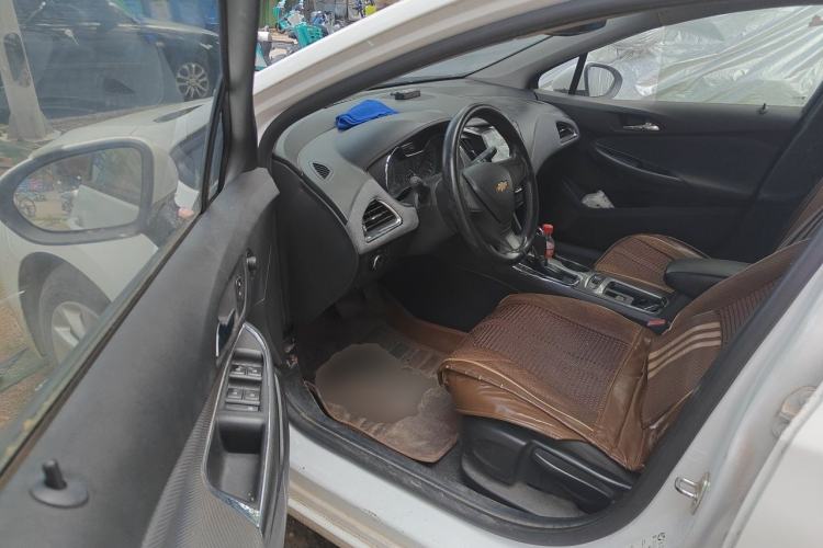 Used Chevrolet Cruze 2017 1.5L Automatic Pioneer Sunroof Edition Driver Seat
