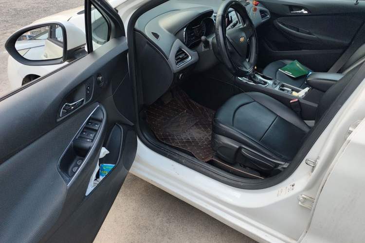 Used Chevrolet Cruze 2017 1.5L Automatic Pioneer Sunroof Edition Driver Seat