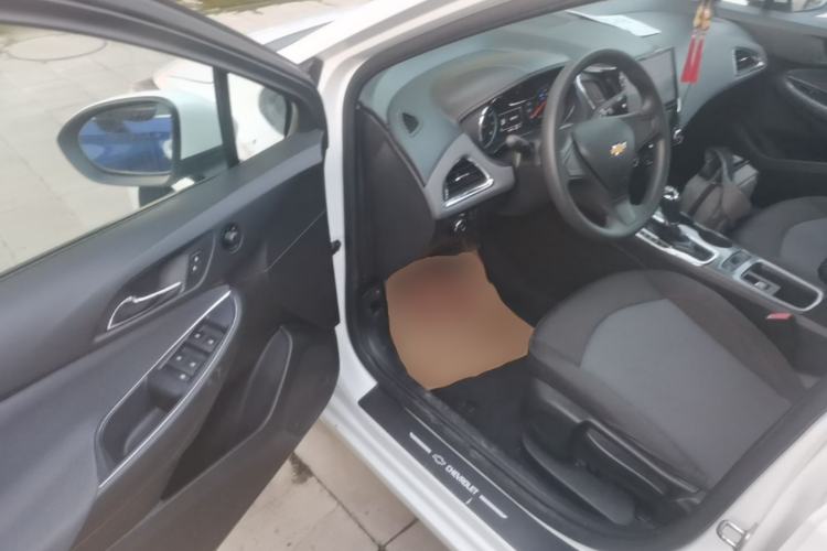 Used Chevrolet Cruze 2017 1.5L Automatic Pioneer Sunroof Edition Driver Seat