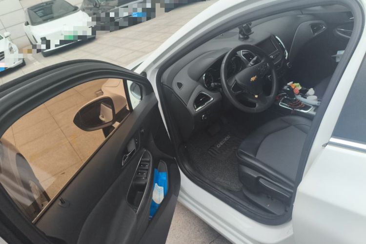 Used Chevrolet Cruze 2017 1.5L Automatic Pioneer Sunroof Edition Driver Seat