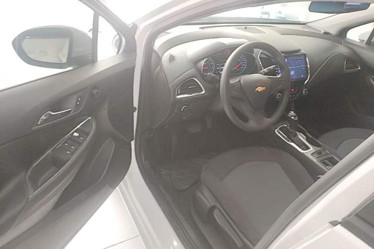 Used Chevrolet Cruze 2017 1.5L Automatic Pioneer Sunroof Edition Driver Seat