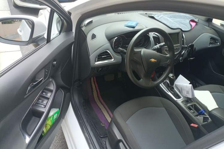 Used Chevrolet Cruze 2017 1.5L Automatic Pioneer Sunroof Edition Driver Seat