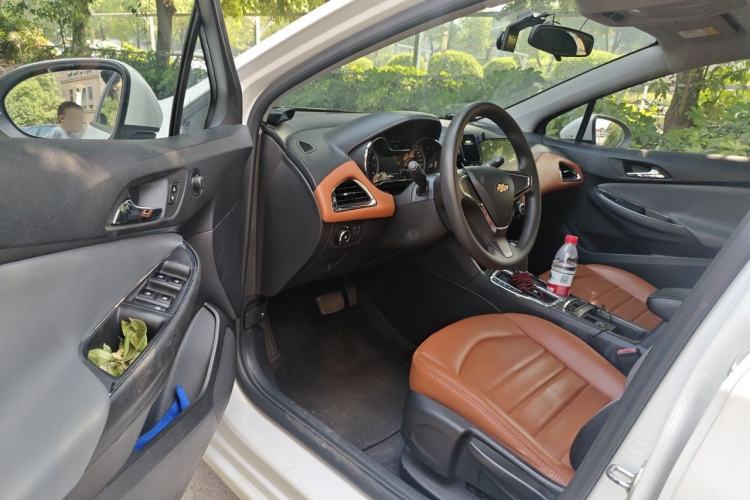Used Chevrolet Cruze 2017 1.5L Automatic Pioneer Sunroof Edition Driver Seat