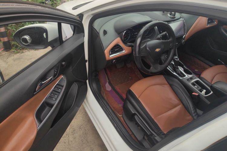 Used Chevrolet Cruze 2017 1.5L Automatic Pioneer Sunroof Edition Driver Seat