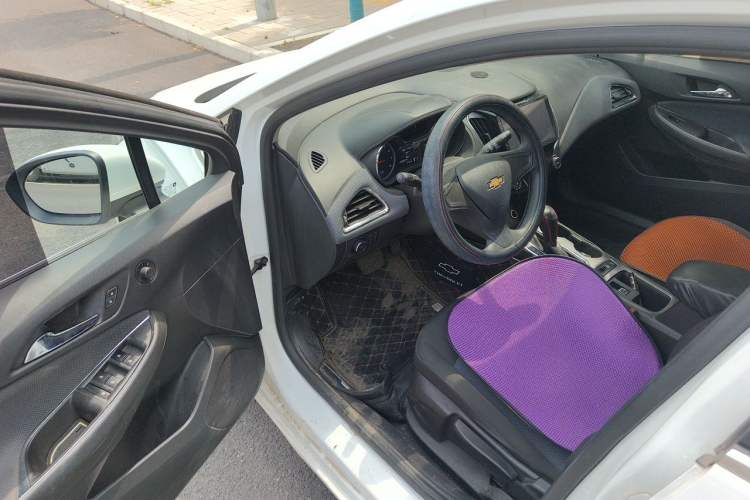 Used Chevrolet Cruze 2017 1.5L Automatic Pioneer Sunroof Edition Driver Seat